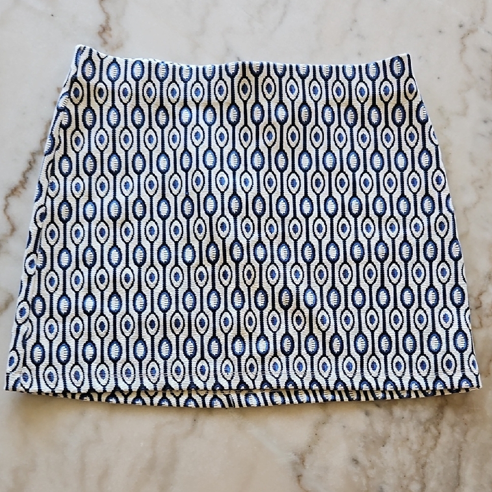 Divided Blue and White Patterned Mini Skirt